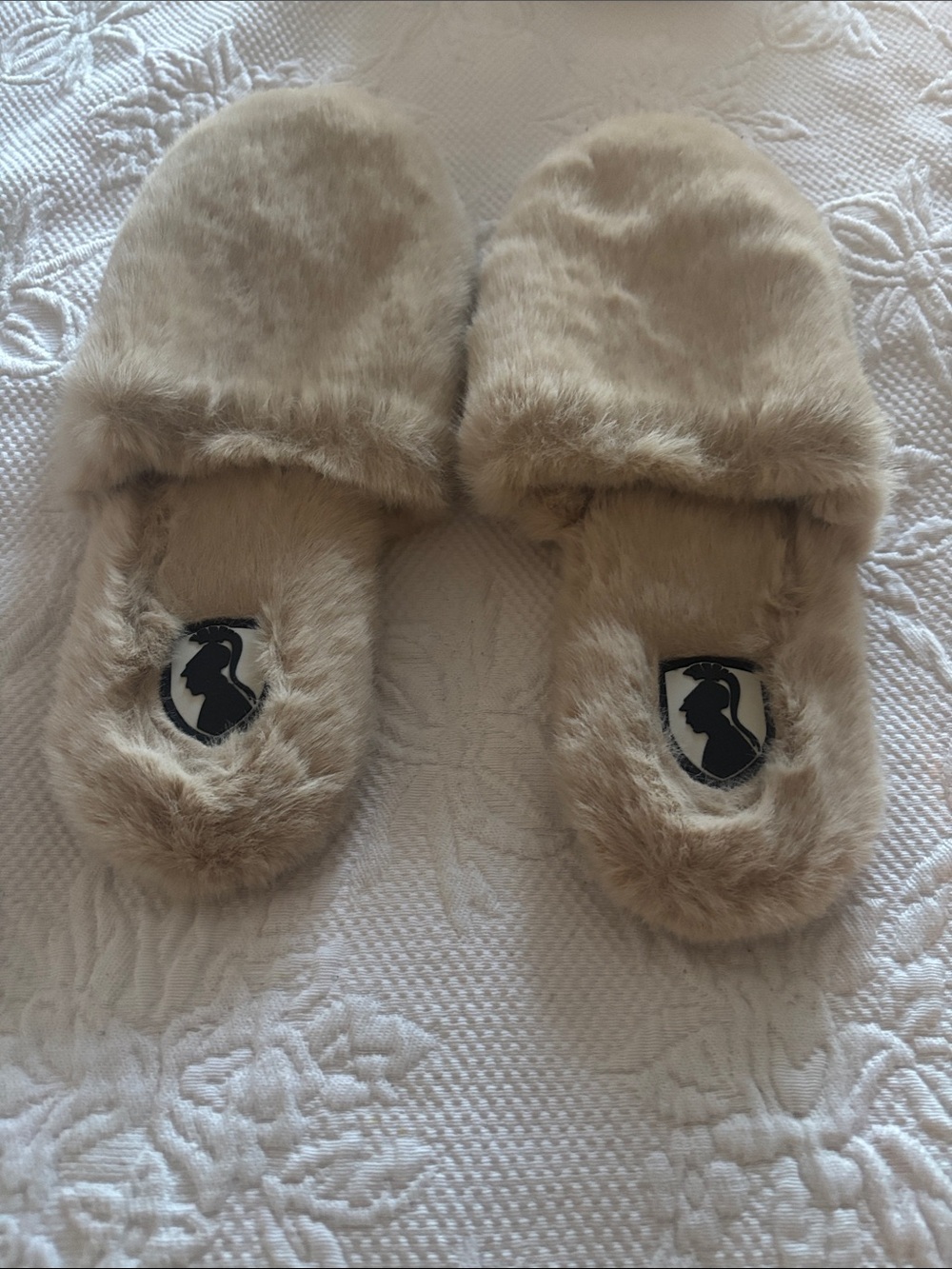 VHNY Plush Faux Fur Slide Slippers - Light Beige